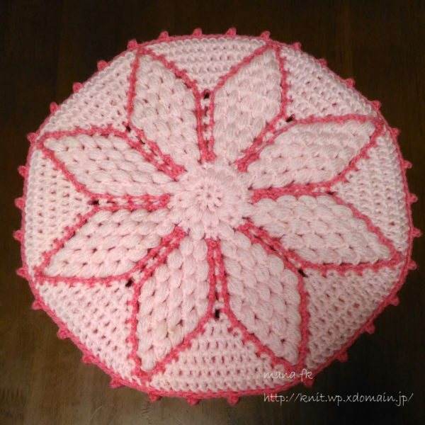 ピンクのパプコーン編みおざぶ